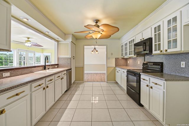 1320 CONTINENTAL DR, Pleasanton, TX 78064