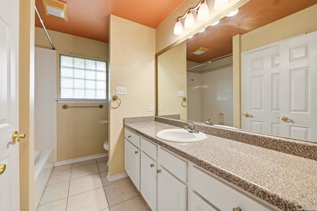 1320 CONTINENTAL DR, Pleasanton, TX 78064