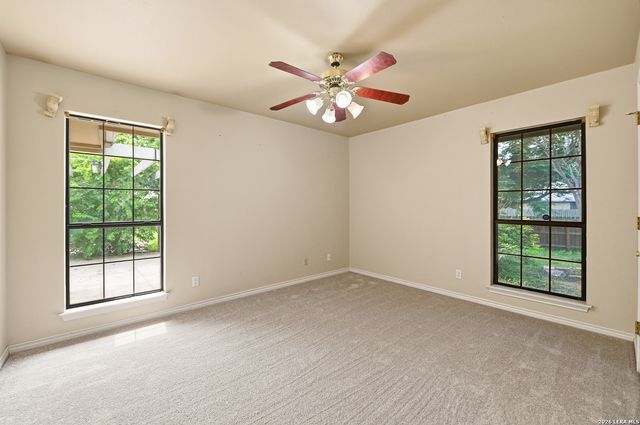 1320 CONTINENTAL DR, Pleasanton, TX 78064