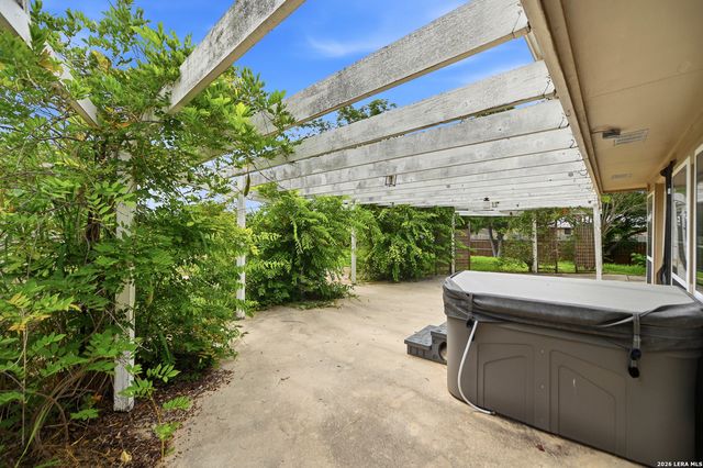 1320 CONTINENTAL DR, Pleasanton, TX 78064