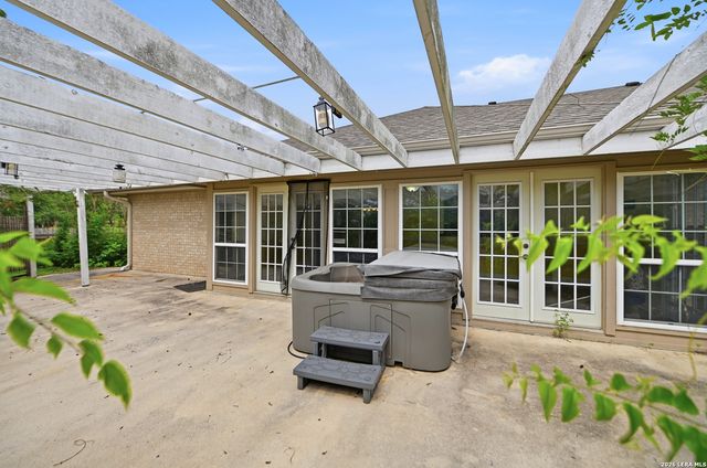1320 CONTINENTAL DR, Pleasanton, TX 78064
