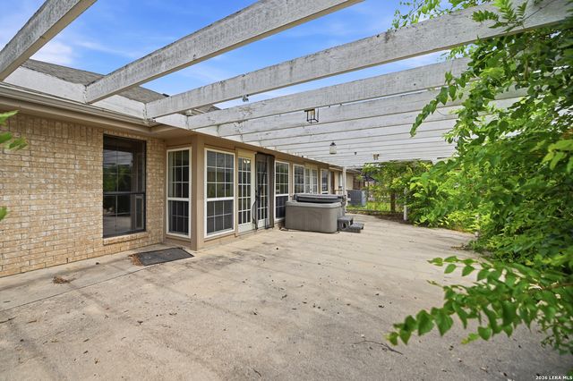 1320 CONTINENTAL DR, Pleasanton, TX 78064