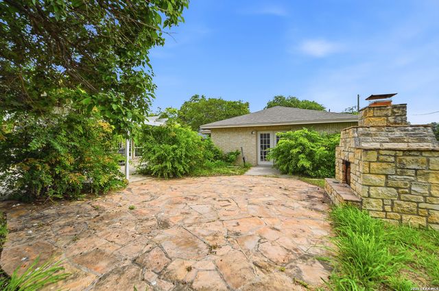 1320 CONTINENTAL DR, Pleasanton, TX 78064
