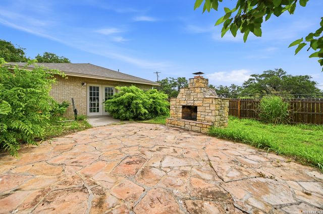 1320 CONTINENTAL DR, Pleasanton, TX 78064