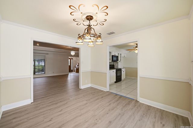 1320 CONTINENTAL DR, Pleasanton, TX 78064