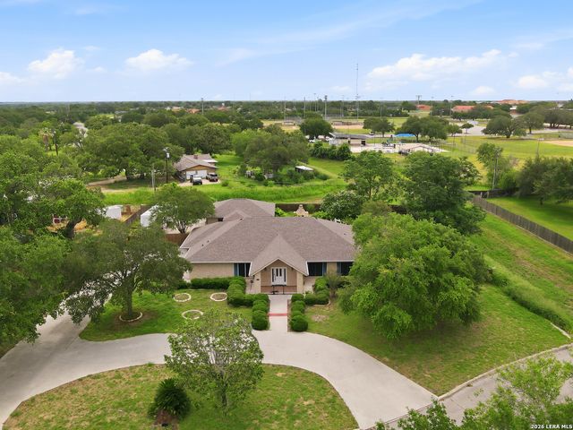 1320 CONTINENTAL DR, Pleasanton, TX 78064