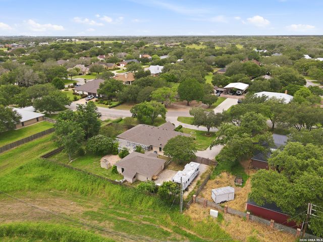 1320 CONTINENTAL DR, Pleasanton, TX 78064