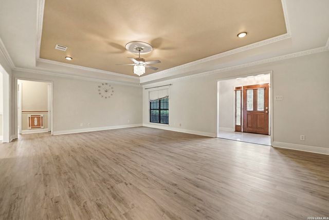 1320 CONTINENTAL DR, Pleasanton, TX 78064