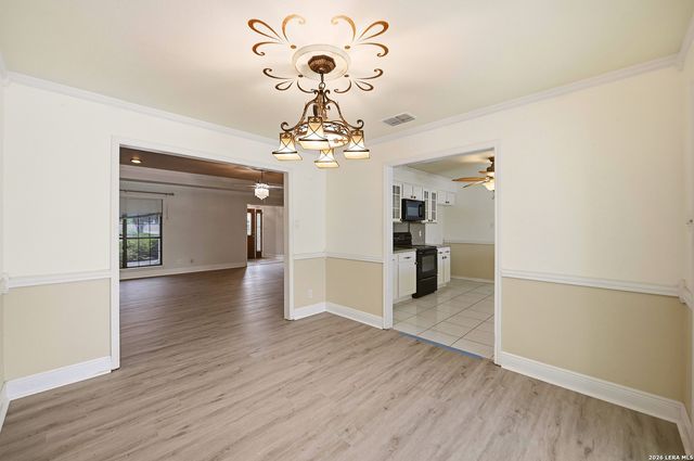 1320 CONTINENTAL DR, Pleasanton, TX 78064