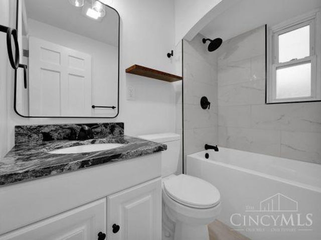 3942 Standish Avenue, Cincinnati, OH 45213
