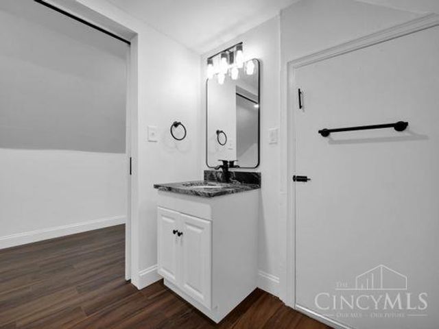 3942 Standish Avenue, Cincinnati, OH 45213