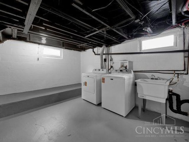 3942 Standish Avenue, Cincinnati, OH 45213