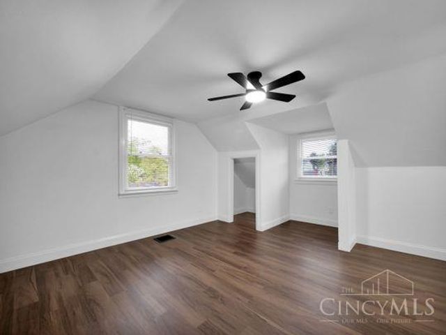3942 Standish Avenue, Cincinnati, OH 45213