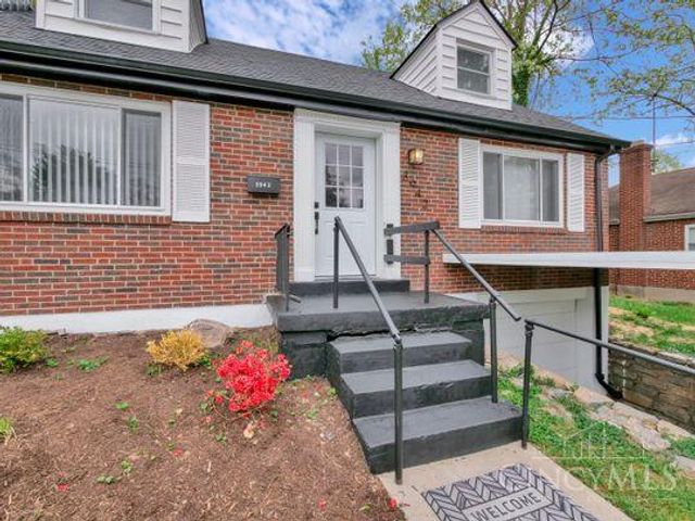 3942 Standish Avenue, Cincinnati, OH 45213