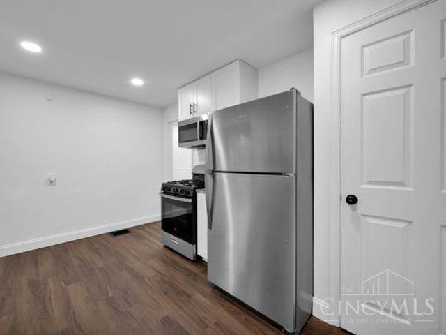 3942 Standish Avenue, Cincinnati, OH 45213