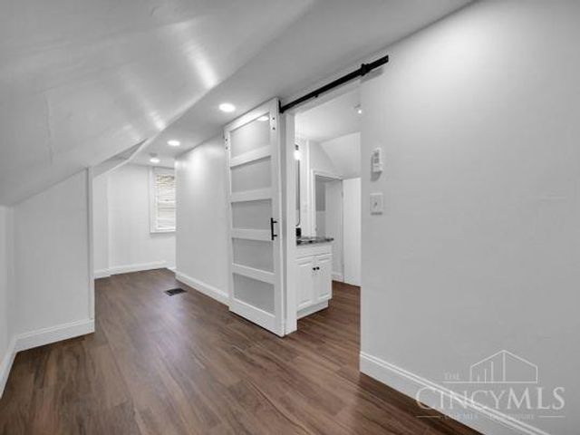 3942 Standish Avenue, Cincinnati, OH 45213
