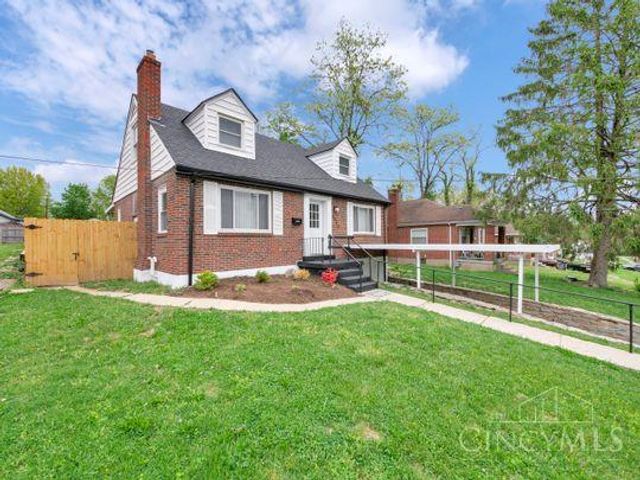 3942 Standish Avenue, Cincinnati, OH 45213