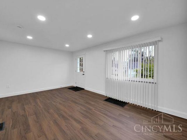 3942 Standish Avenue, Cincinnati, OH 45213