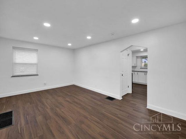 3942 Standish Avenue, Cincinnati, OH 45213