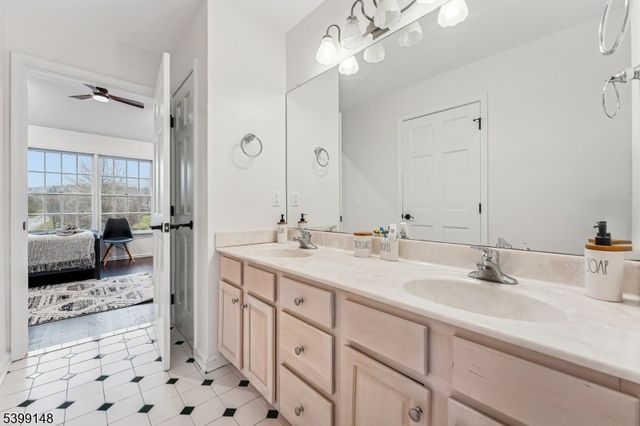 10 Jacobus Ln, Readington Twp., NJ 08822