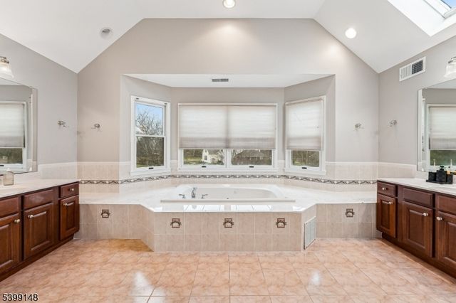 10 Jacobus Ln, Readington Twp., NJ 08822