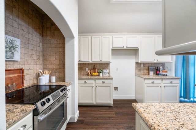 2305 Folkstone Way, Bedford, TX 76021