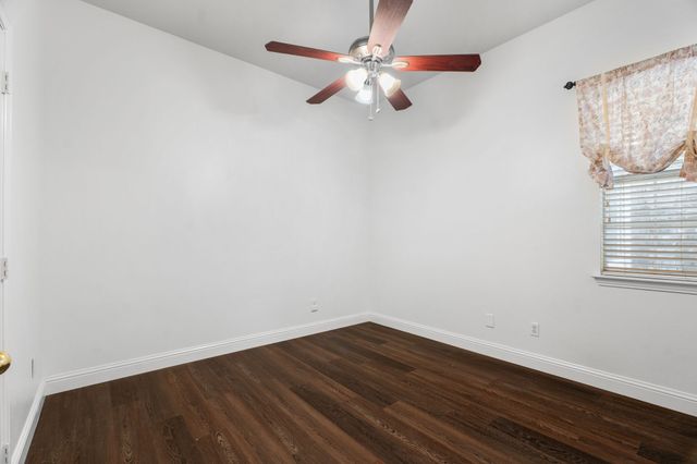 2305 Folkstone Way, Bedford, TX 76021