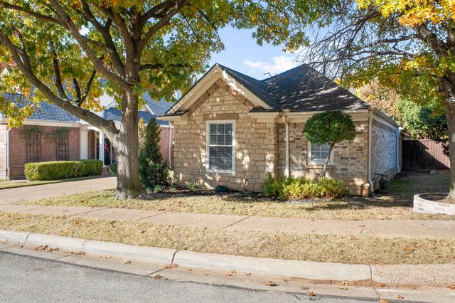 2305 Folkstone Way, Bedford, TX 76021