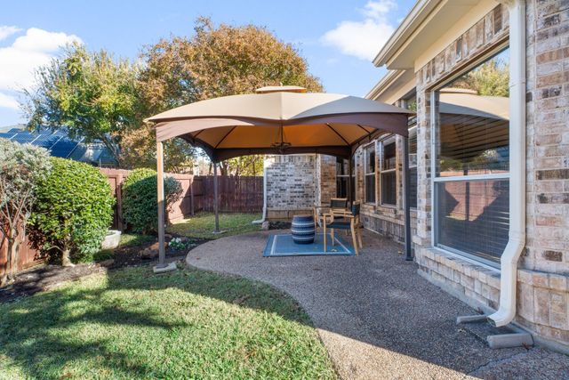 2305 Folkstone Way, Bedford, TX 76021