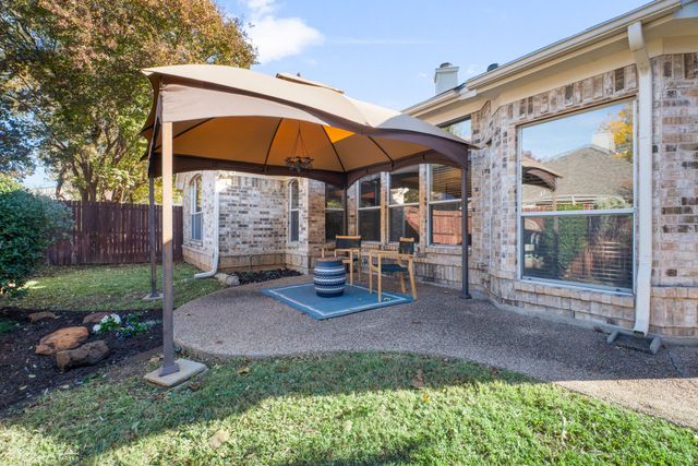 2305 Folkstone Way, Bedford, TX 76021