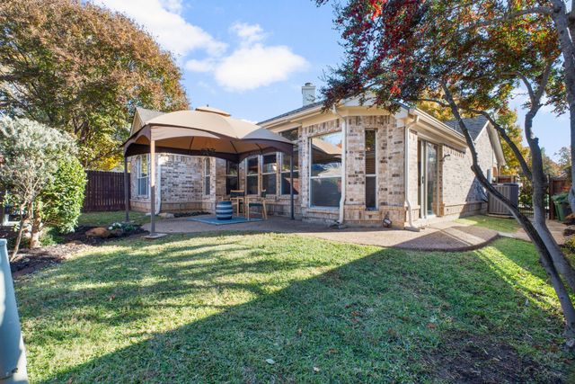 2305 Folkstone Way, Bedford, TX 76021