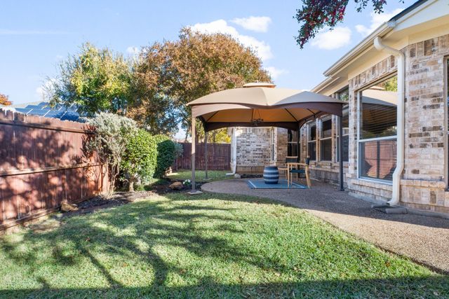 2305 Folkstone Way, Bedford, TX 76021