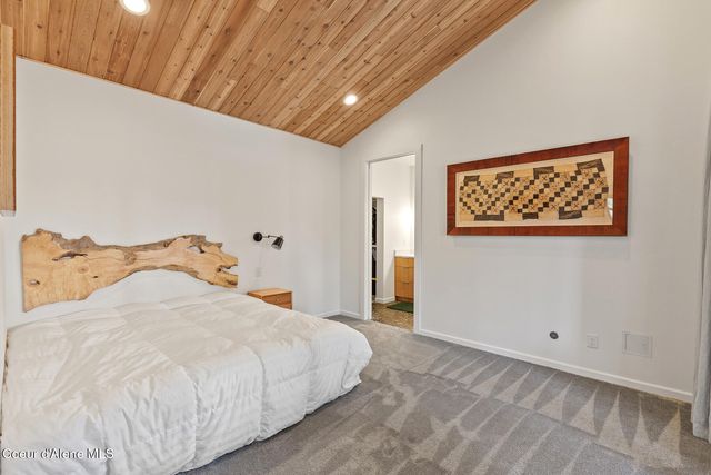 2010 E Dodd RD, Hayden, ID 83835