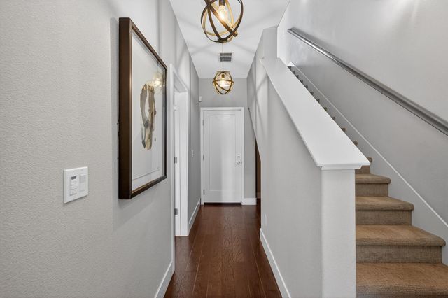 315 Creamery Ln, Sacramento, CA 95814