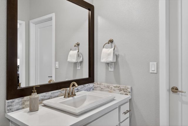 315 Creamery Ln, Sacramento, CA 95814