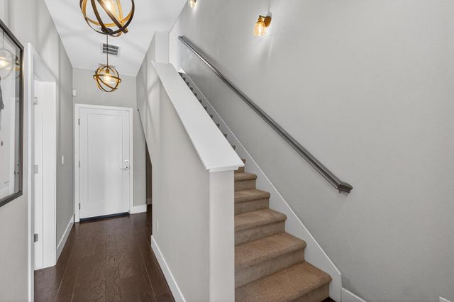 315 Creamery Ln, Sacramento, CA 95814