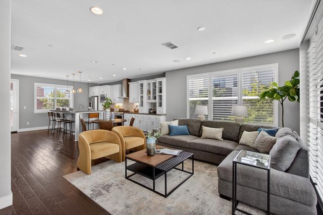 315 Creamery Ln, Sacramento, CA 95814