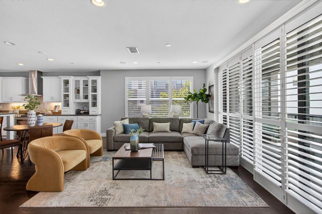 315 Creamery Ln, Sacramento, CA 95814