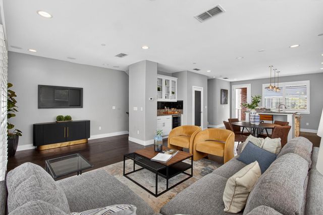 315 Creamery Ln, Sacramento, CA 95814