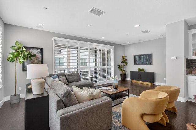 315 Creamery Ln, Sacramento, CA 95814