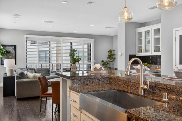 315 Creamery Ln, Sacramento, CA 95814