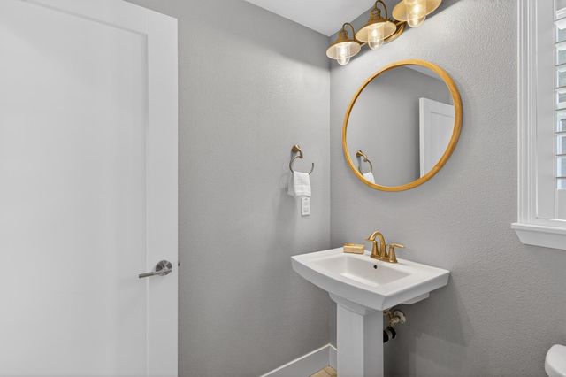 315 Creamery Ln, Sacramento, CA 95814