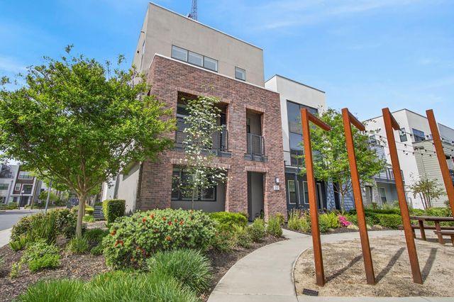 315 Creamery Ln, Sacramento, CA 95814