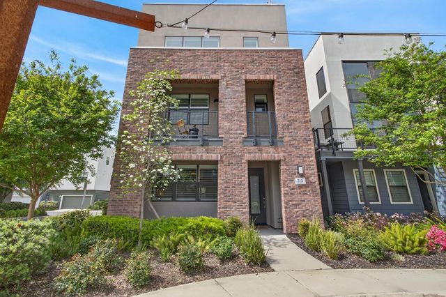 315 Creamery Ln, Sacramento, CA 95814