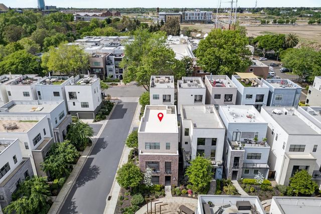 315 Creamery Ln, Sacramento, CA 95814