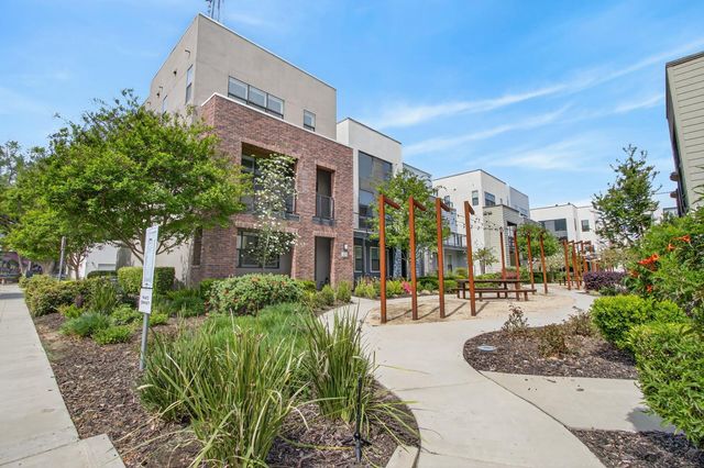 315 Creamery Ln, Sacramento, CA 95814