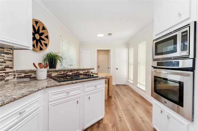 2102 Gray Falls Drive, Houston, TX 77077