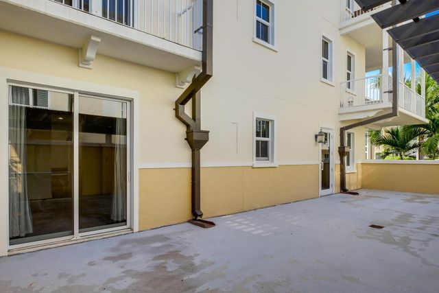 3940 N Flagler Drive 201, West Palm Beach, FL 33407