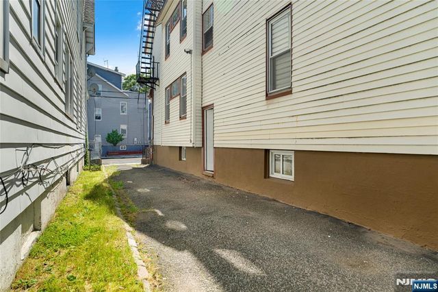 98 Delmar Place, Irvington, NJ 07111