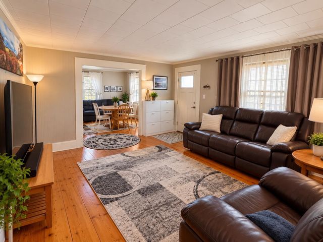 130 Old Concord Turnpike, Barrington, NH 03825